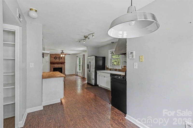 320 Sunnywood Ln, Charlotte, NC 28270