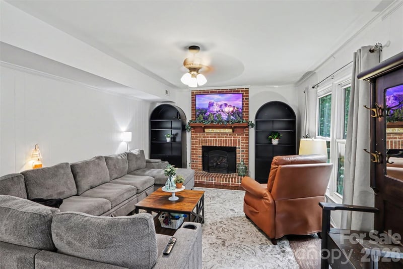 320 Sunnywood Ln, Charlotte, NC 28270