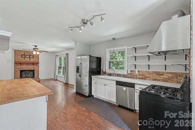 320 Sunnywood Ln, Charlotte, NC 28270
