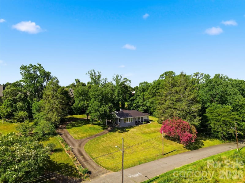 104 31st Ave, Hickory, NC 28601