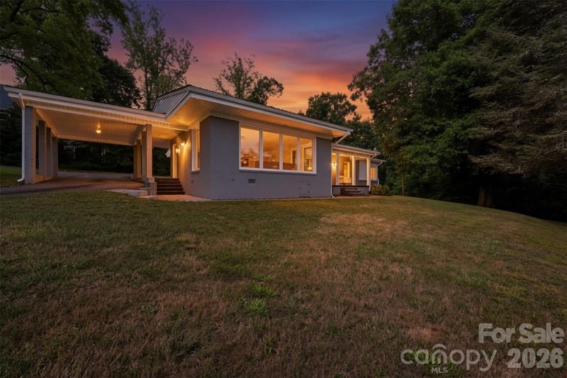104 31st Ave, Hickory, NC 28601