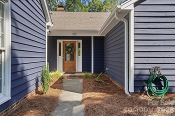 313 Longbridge Dr, Matthews, NC 28105