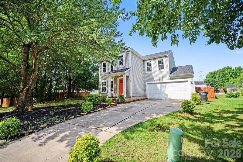 6111 Whispering Brook Ct, Charlotte, NC 28216