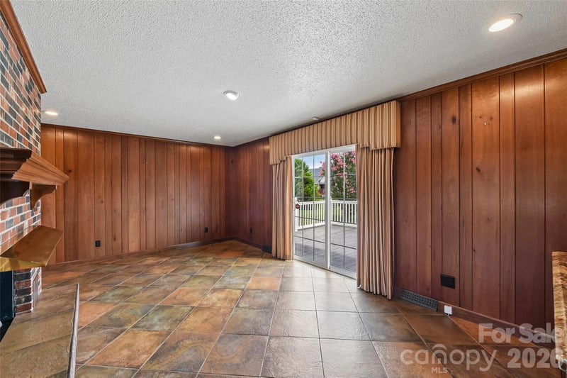 404 Greenbriar Rd, Statesville, NC 28625
