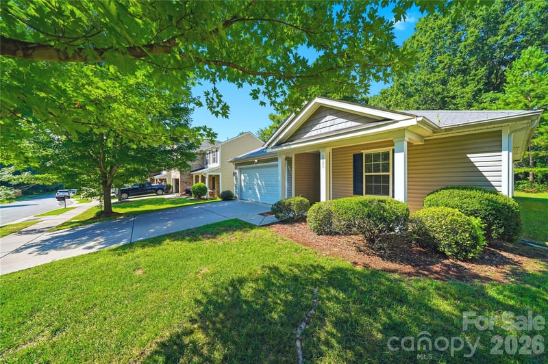 1305 Lauren Village Dr, Charlotte, NC 28213