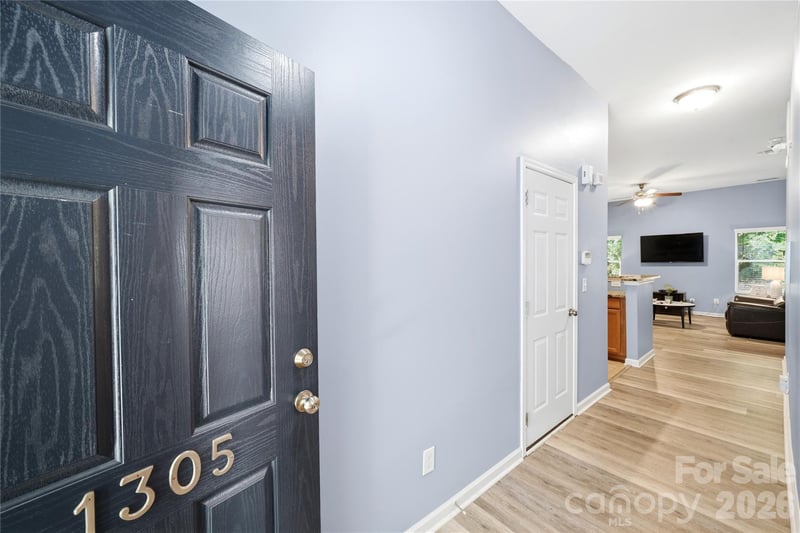 1305 Lauren Village Dr, Charlotte, NC 28213