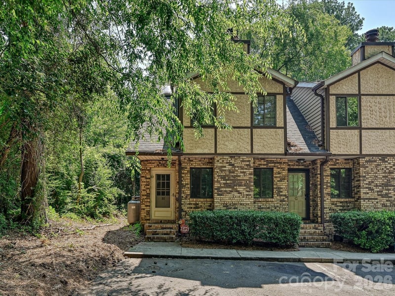 9111 Sharonbrook Dr, Charlotte, NC 28210