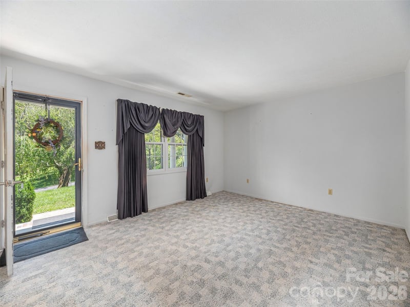 25 Laurel Park Dr, Arden, NC 28704
