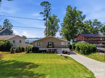 21101 Island Forest Dr, Cornelius, NC 28031
