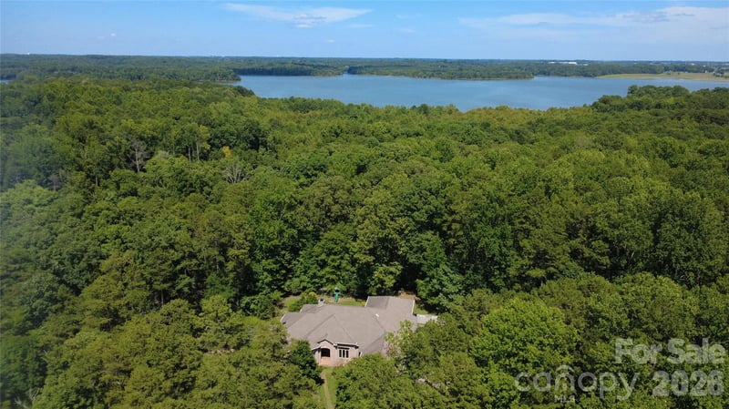 8680 Hills Dell Dr, Concord, NC 28027