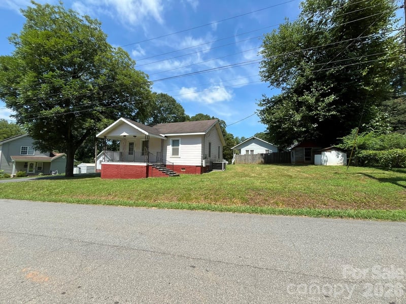 208 Bell St, Mount Holly, NC 28120