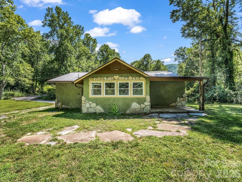 216 Aiken Rd, Rosman, NC 28772