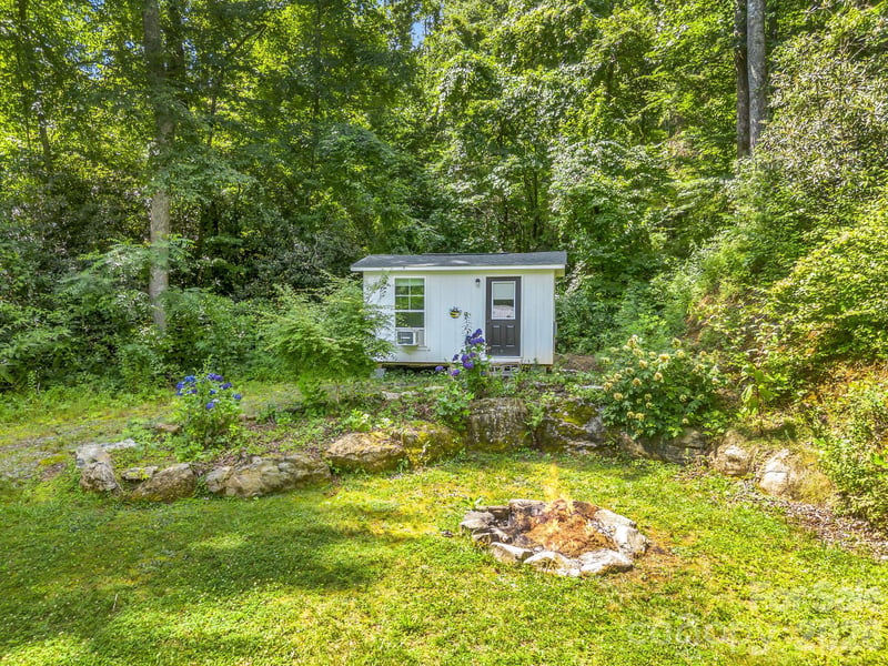 216 Aiken Rd, Rosman, NC 28772