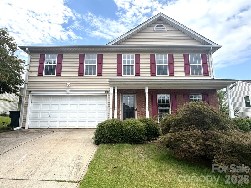 1968 8th Street Ln, Hickory, NC 28602