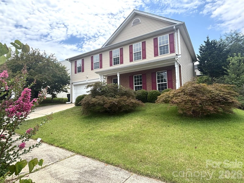 1968 8th Street Ln, Hickory, NC 28602