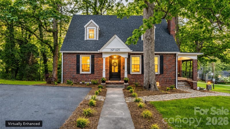 625 4th Street Dr NW, Hickory, NC 28601