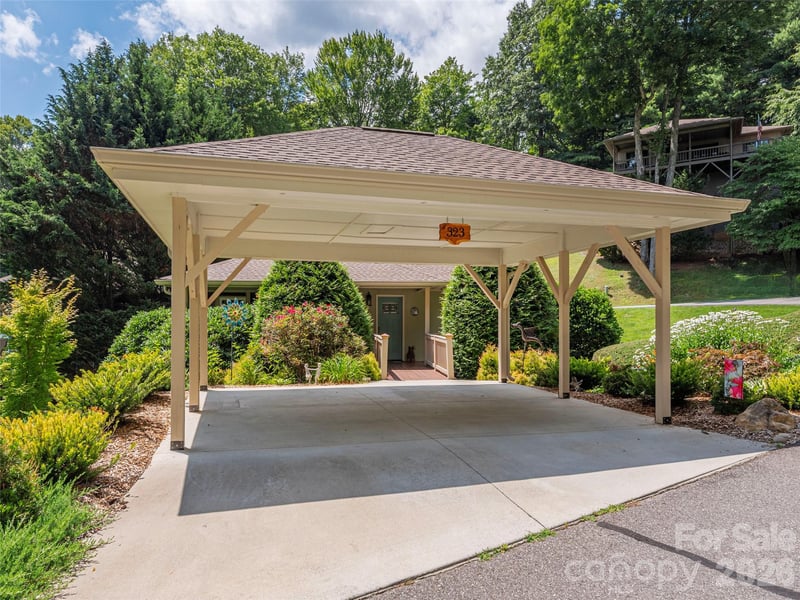 323 Hawks Crest Dr, Waynesville, NC 28786