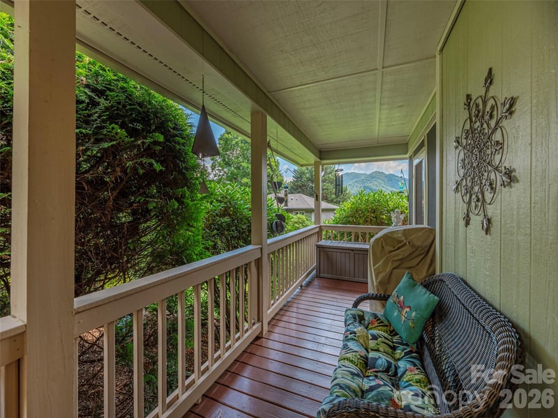 323 Hawks Crest Dr, Waynesville, NC 28786