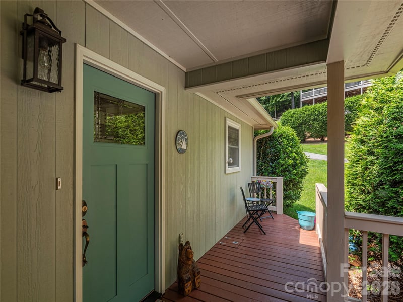 323 Hawks Crest Dr, Waynesville, NC 28786