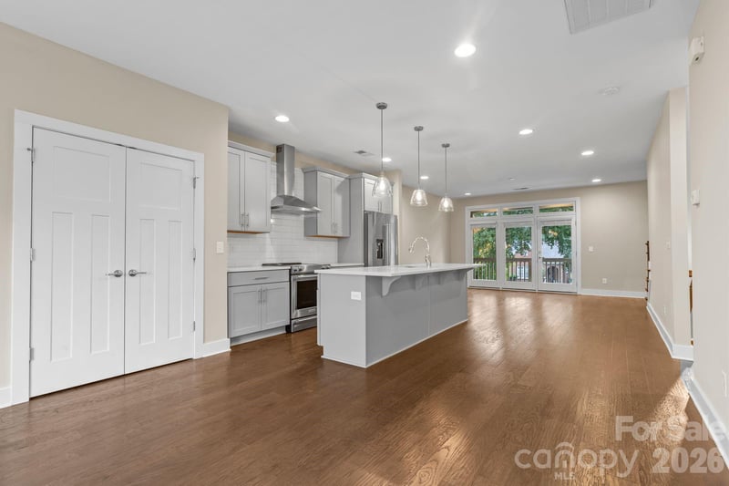 129 Grandin Rd, Charlotte, NC 28208
