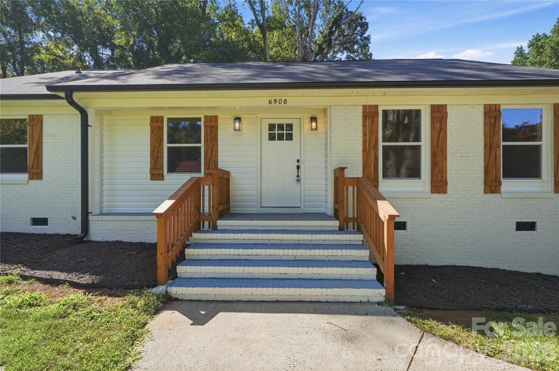 6908 Ludwig Dr, Charlotte, NC 28215