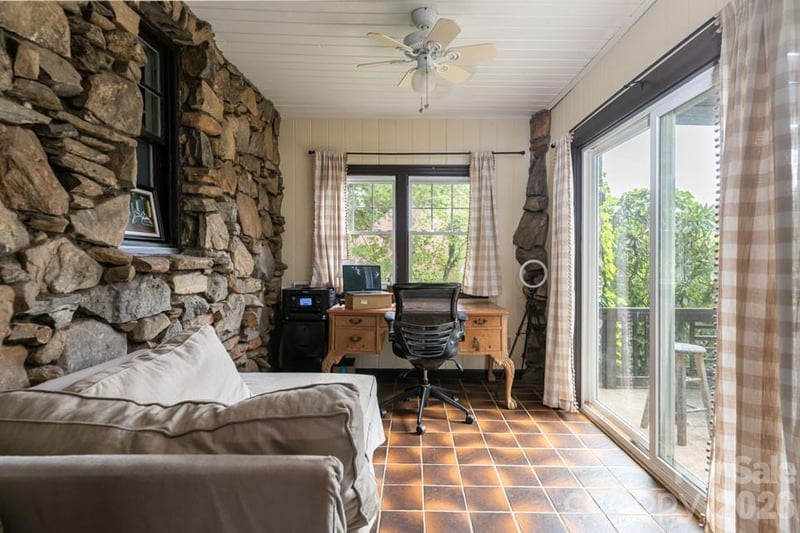 25 Mineral Springs Rd, Asheville, NC 28805