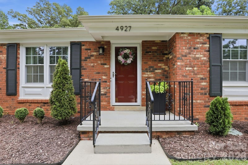 4927 Farm Pond Ln, Charlotte, NC 28212