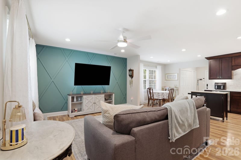4927 Farm Pond Ln, Charlotte, NC 28212