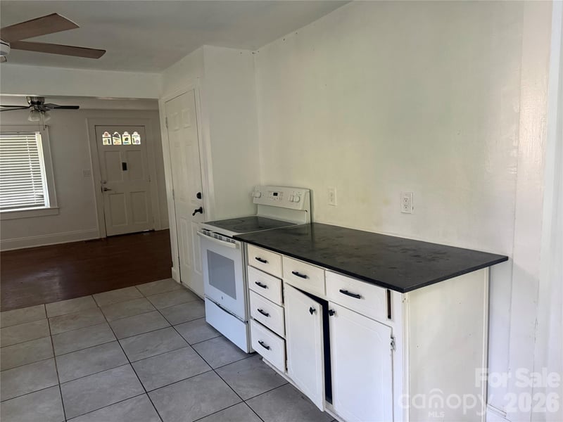 112 10th Ave, Hickory, NC 28602
