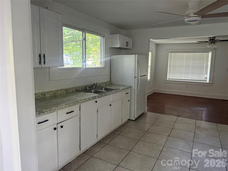 112 10th Ave, Hickory, NC 28602