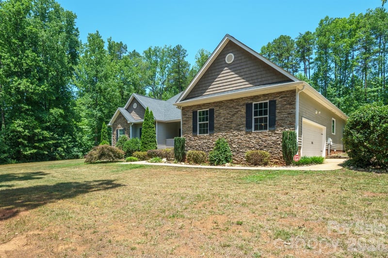 4628 Cayton Dr, Maiden, NC 28650