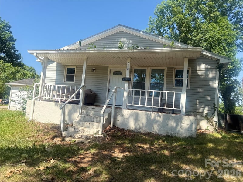 618 Center St, Hickory, NC 28602