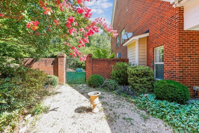 5125 Pansley Dr, Charlotte, NC 28226
