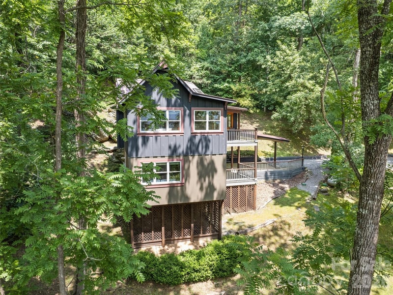 145 Hiaway Trl, Clyde, NC 28721