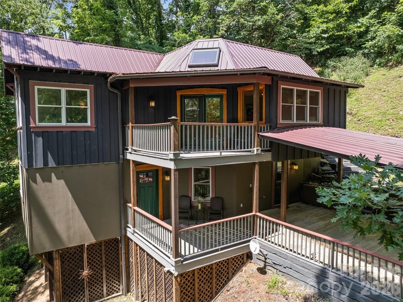 145 Hiaway Trl, Clyde, NC 28721
