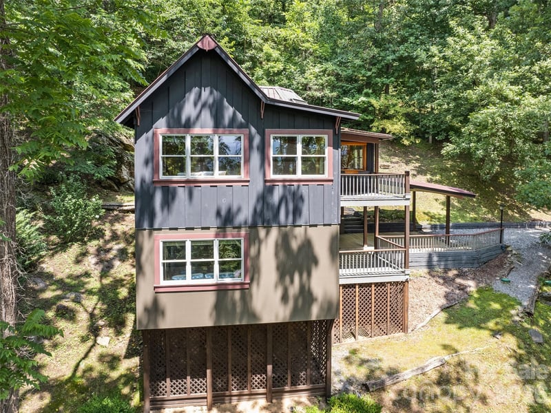 145 Hiaway Trl, Clyde, NC 28721