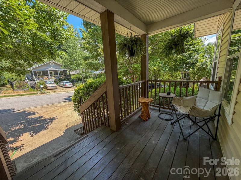 5 Springmill Dr, Asheville, NC 28806