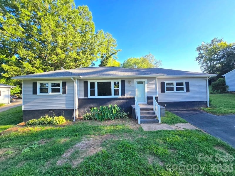 1317 Meadowbrook Cir, Salisbury, NC 28144