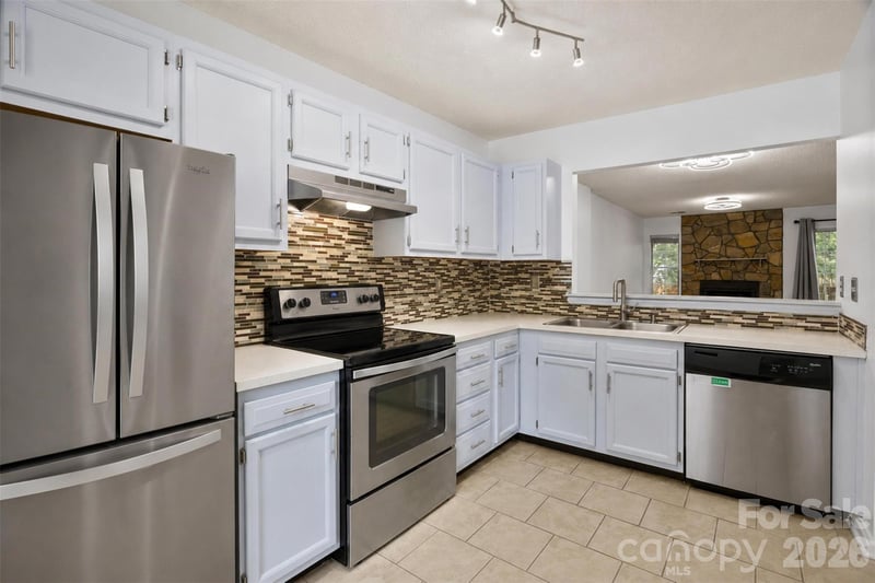 6404 Windsor Gate Ln, Charlotte, NC 28215