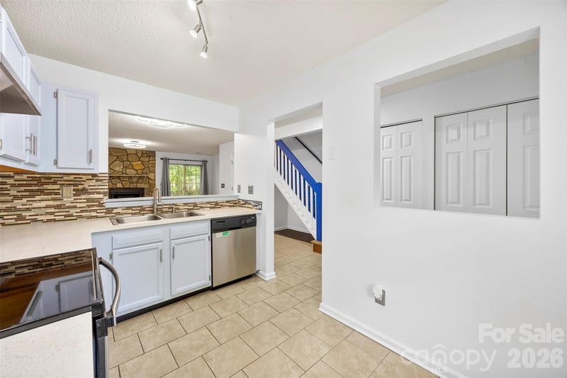6404 Windsor Gate Ln, Charlotte, NC 28215