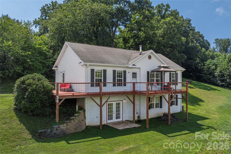 34 Joy Hughes Ln, Leicester, NC 28748