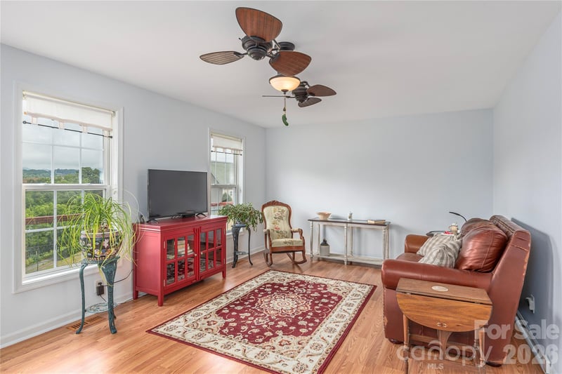 34 Joy Hughes Ln, Leicester, NC 28748