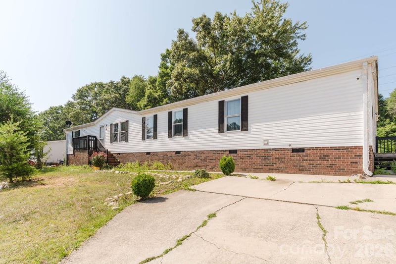 308 Forest Hollow Dr, Statesville, NC 28677