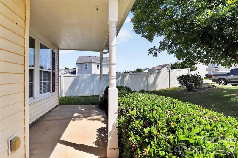 209 Farm Springs Dr, Mount Holly, NC 28120