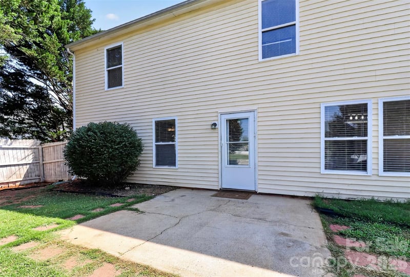 209 Farm Springs Dr, Mount Holly, NC 28120