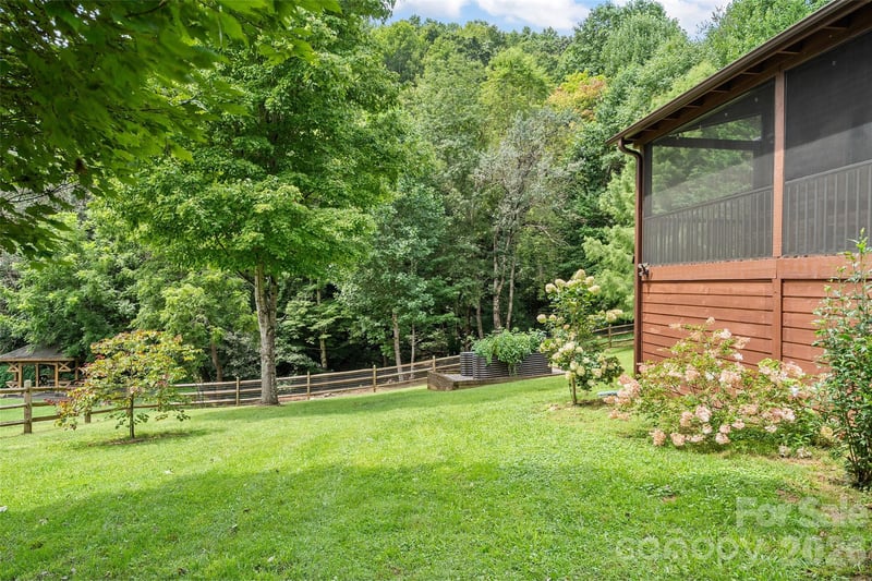 729 Joe Carver Rd, Waynesville, NC 28785