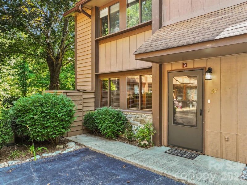 37 George Cir, Maggie Valley, NC 28751
