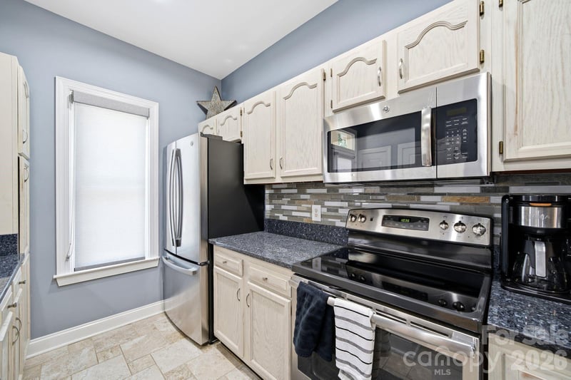1029 Park West Dr, Charlotte, NC 28209