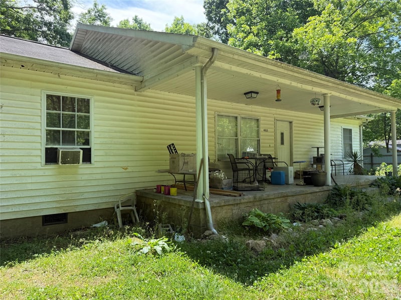 4355 Bob St, Claremont, NC 28610