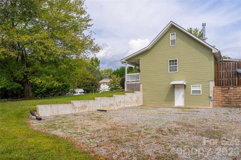 43 Evan Tyler Ln, Horse Shoe, NC 28742